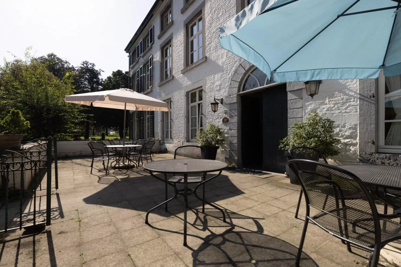 Torenwoning voor acht Domaine Château Dieupart-Terrasbalkon