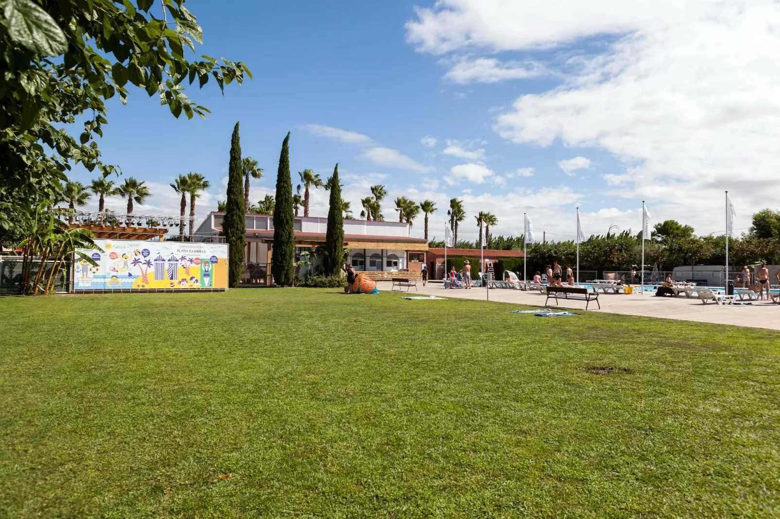 Camping Cambrils Playa 3 BUNGALOW MEDITERRANI-Tuinen zomer