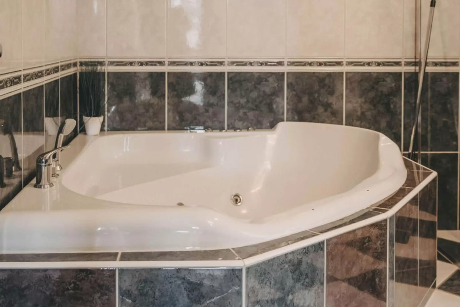 Kamer met gratis ontbijt en bubbelbad-Binnen