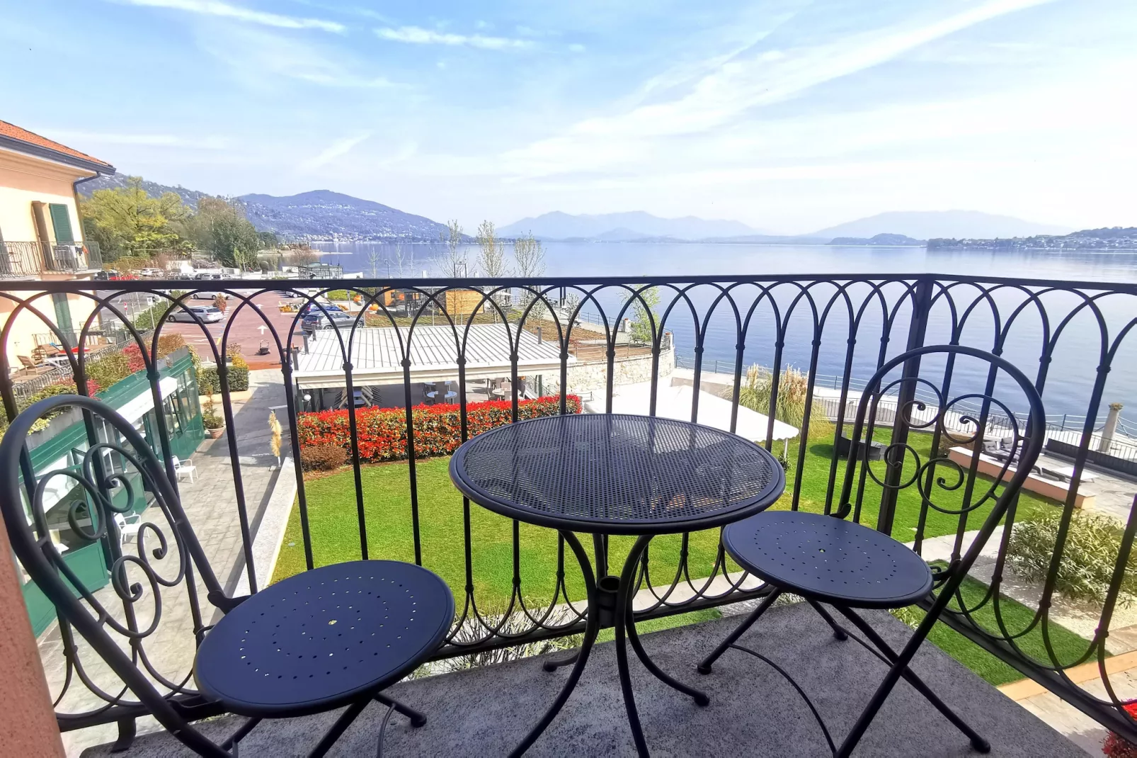 Residence Antico Verbano Meina-Bilo2-Terrasbalkon