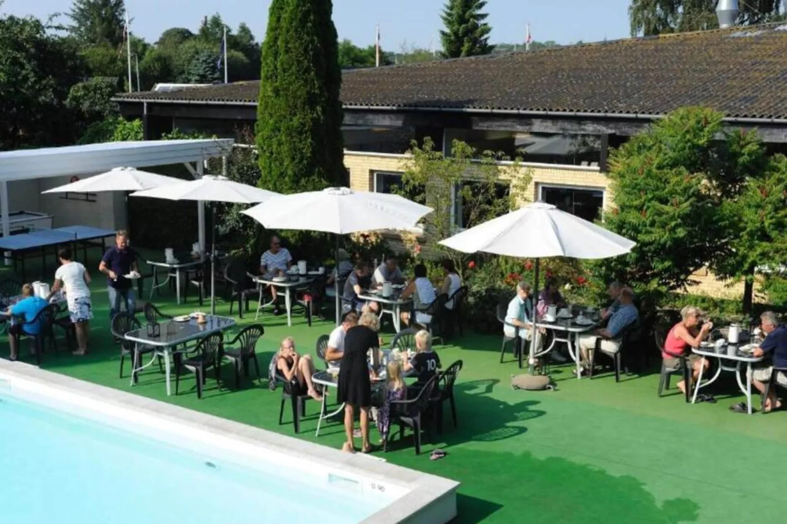 Vakantiehuis met rustgevende tuin-Zwembad