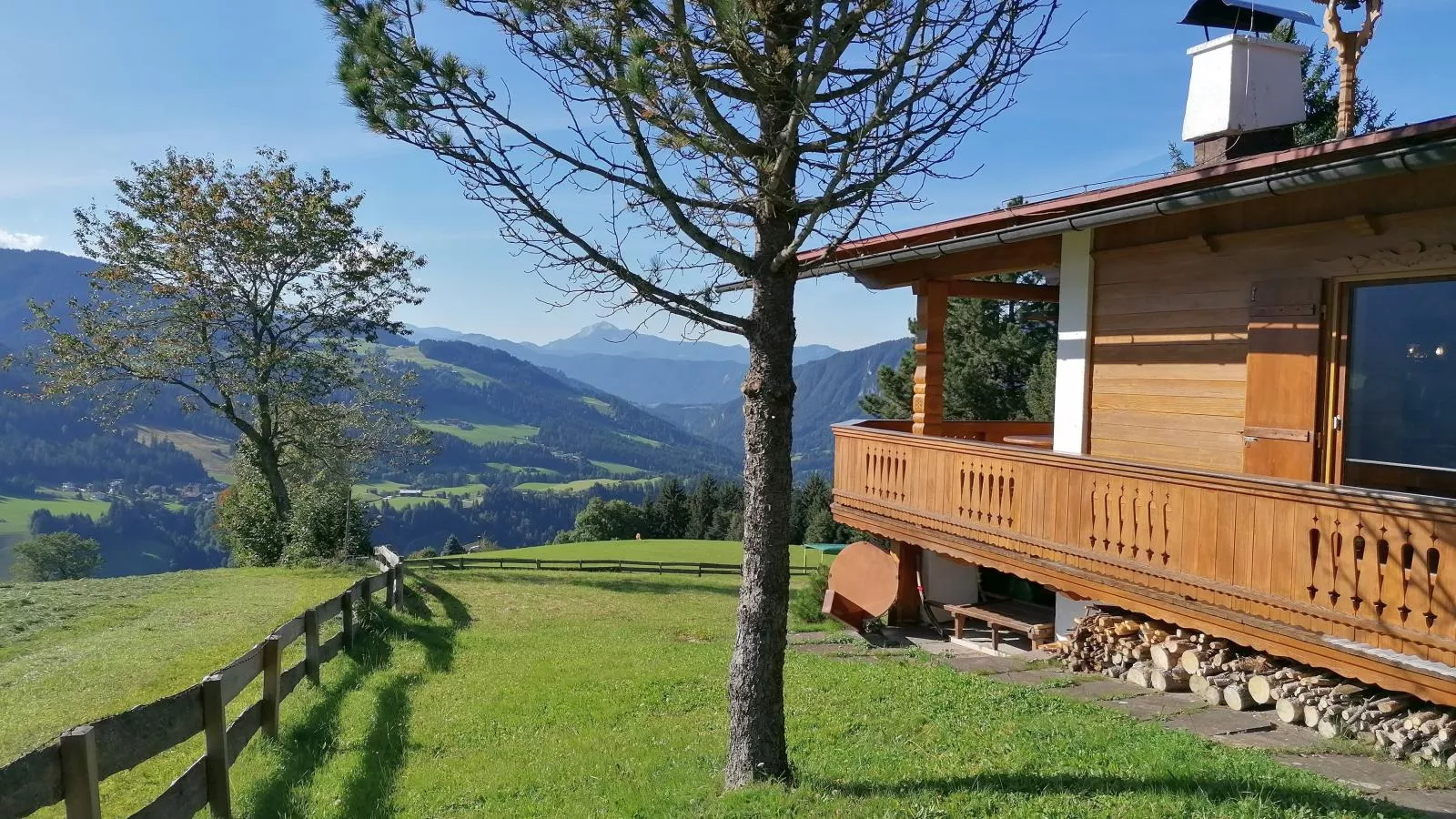 Hütte zum Dillental-Uitzicht zomer