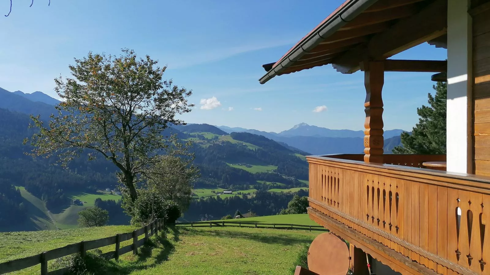 Hütte zum Dillental-Uitzicht zomer