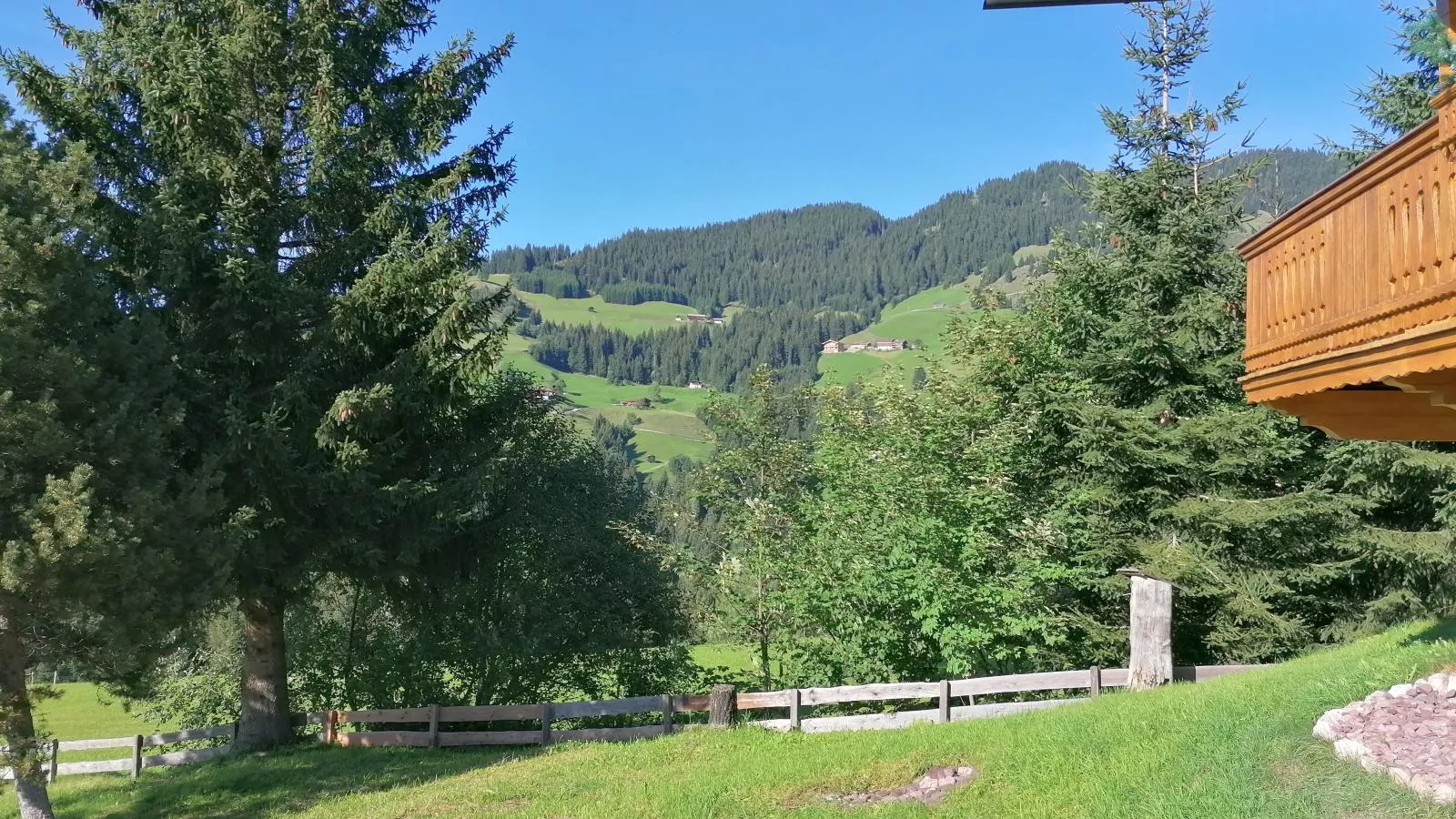 Hütte zum Dillental-Tuinen zomer