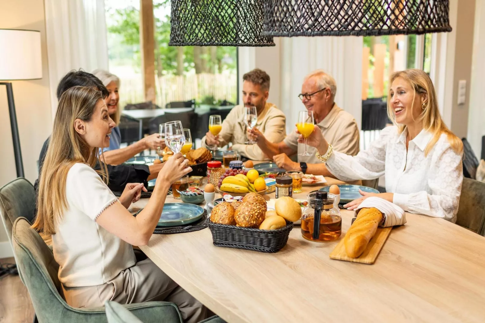 Bos Villa met Hottub  6 personen-Eetkamer