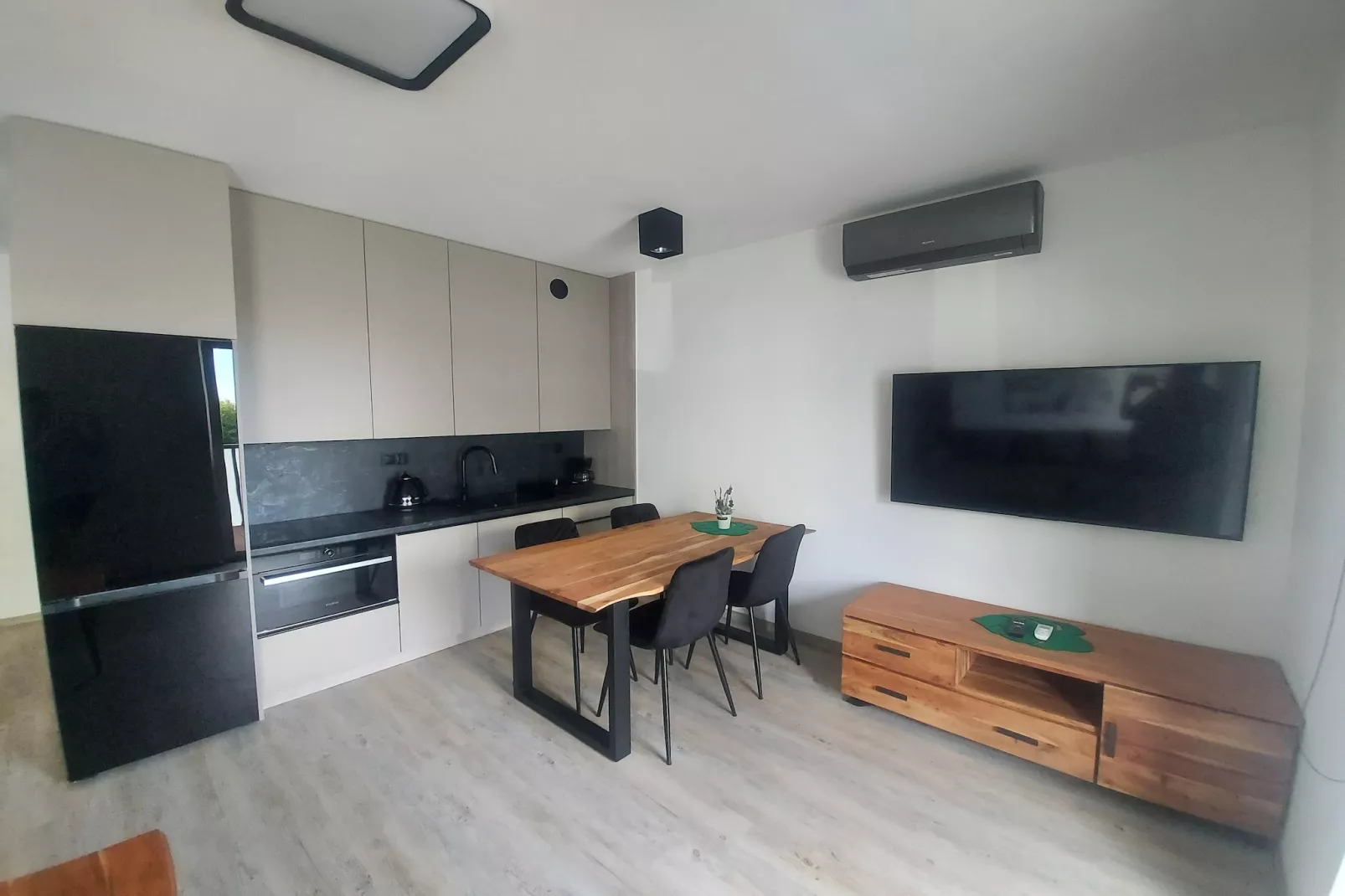 Apartamenty Lotnicza Sianożęty-Eetkamer