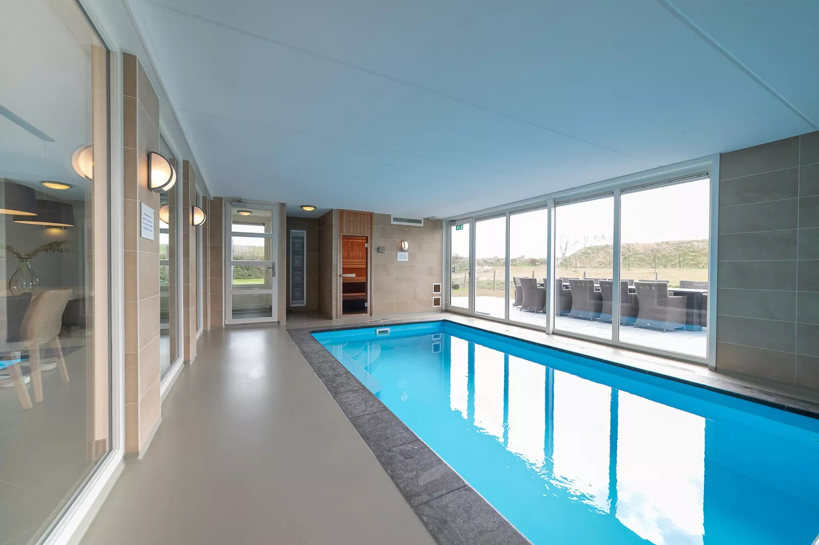 Luxe Beveland met Zwembad-Wellness