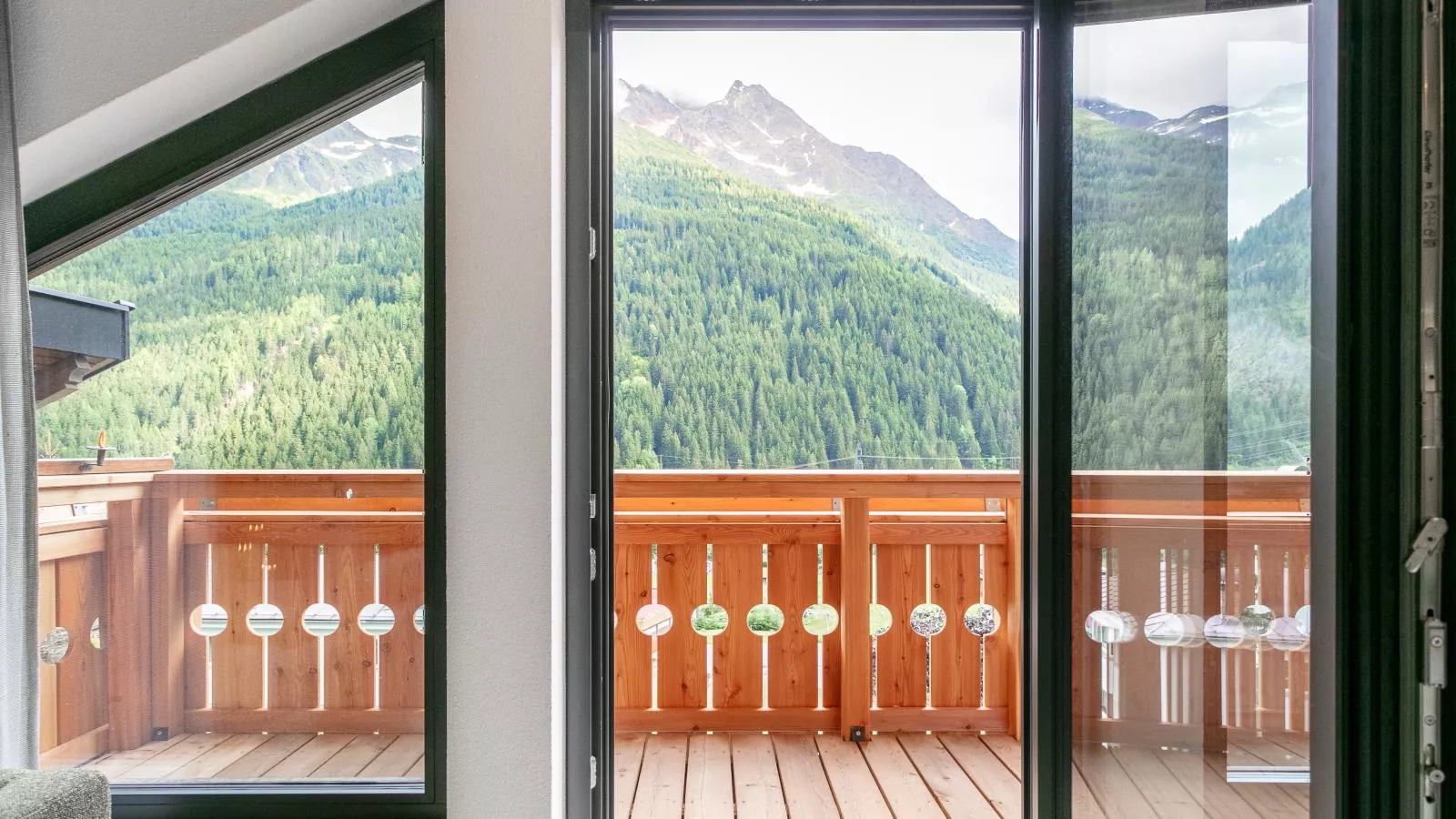 Alpenlodge Pettneu Lodge XL-Terrasbalkon