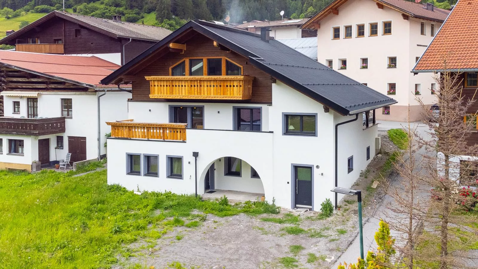 Alpenlodge Pettneu Lodge XL-Buitenkant zomer