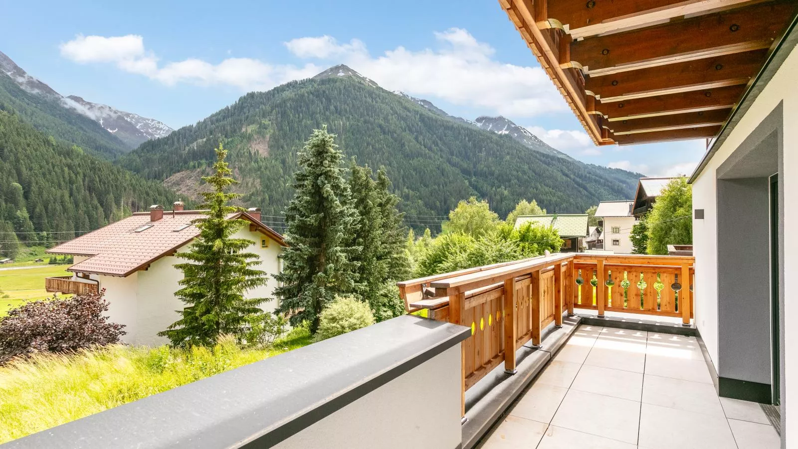 Alpenlodge Pettneu Lodge XL-Terrasbalkon