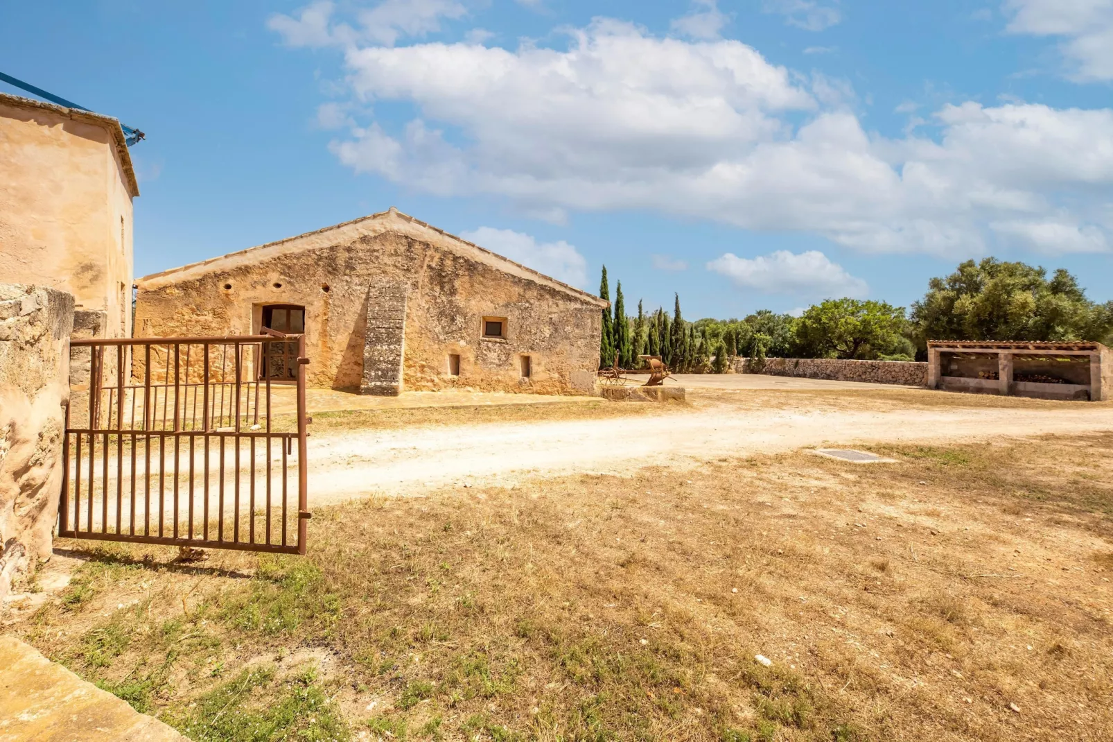 El Taller-Buitenkant zomer