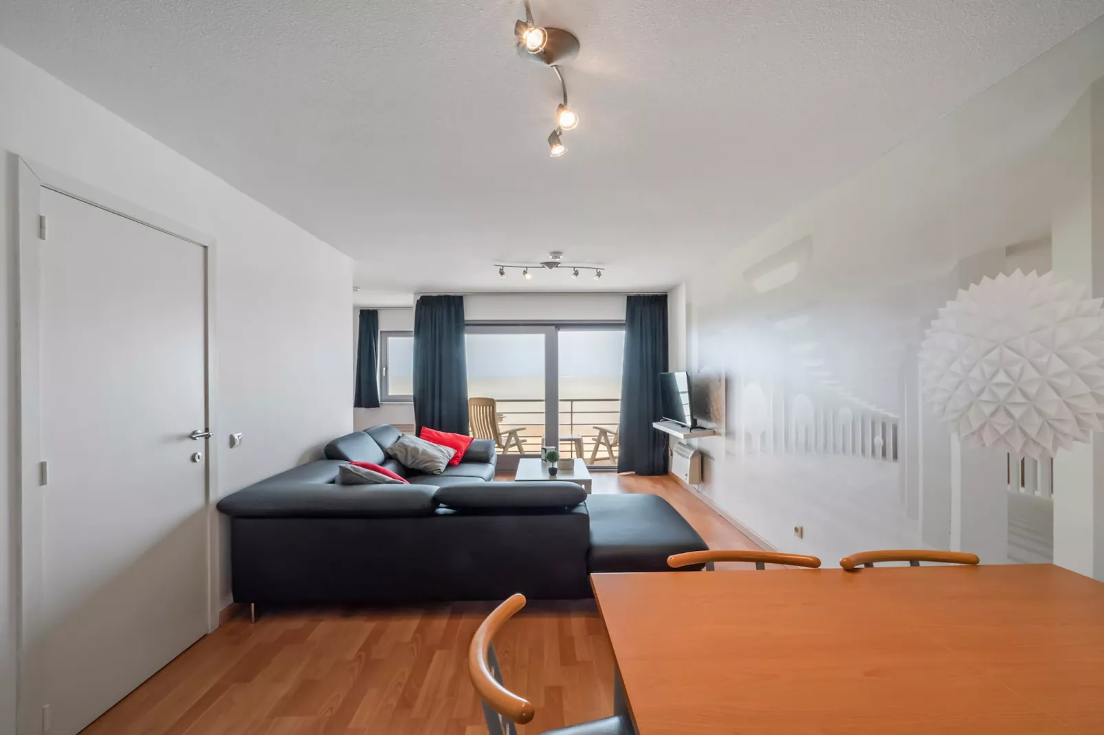 Ocean Suites 1108-Woonkamer