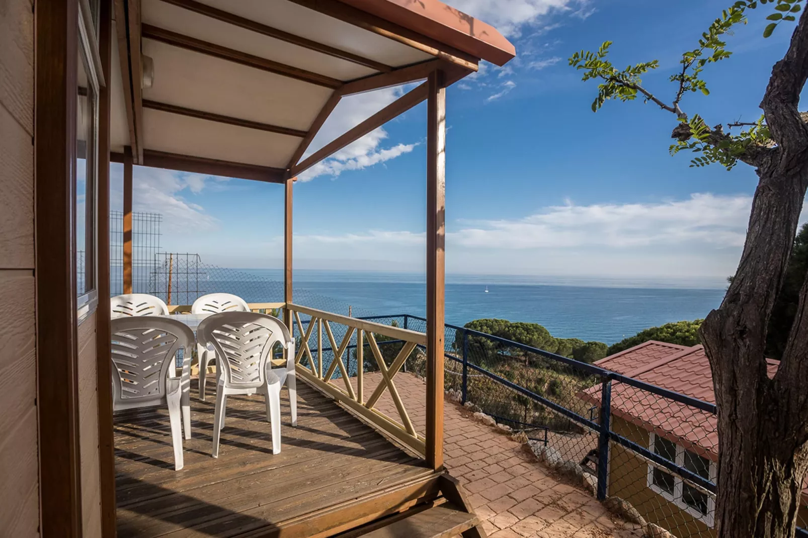 Camping Rocagrossa Bungalow 4 people-Terrasbalkon