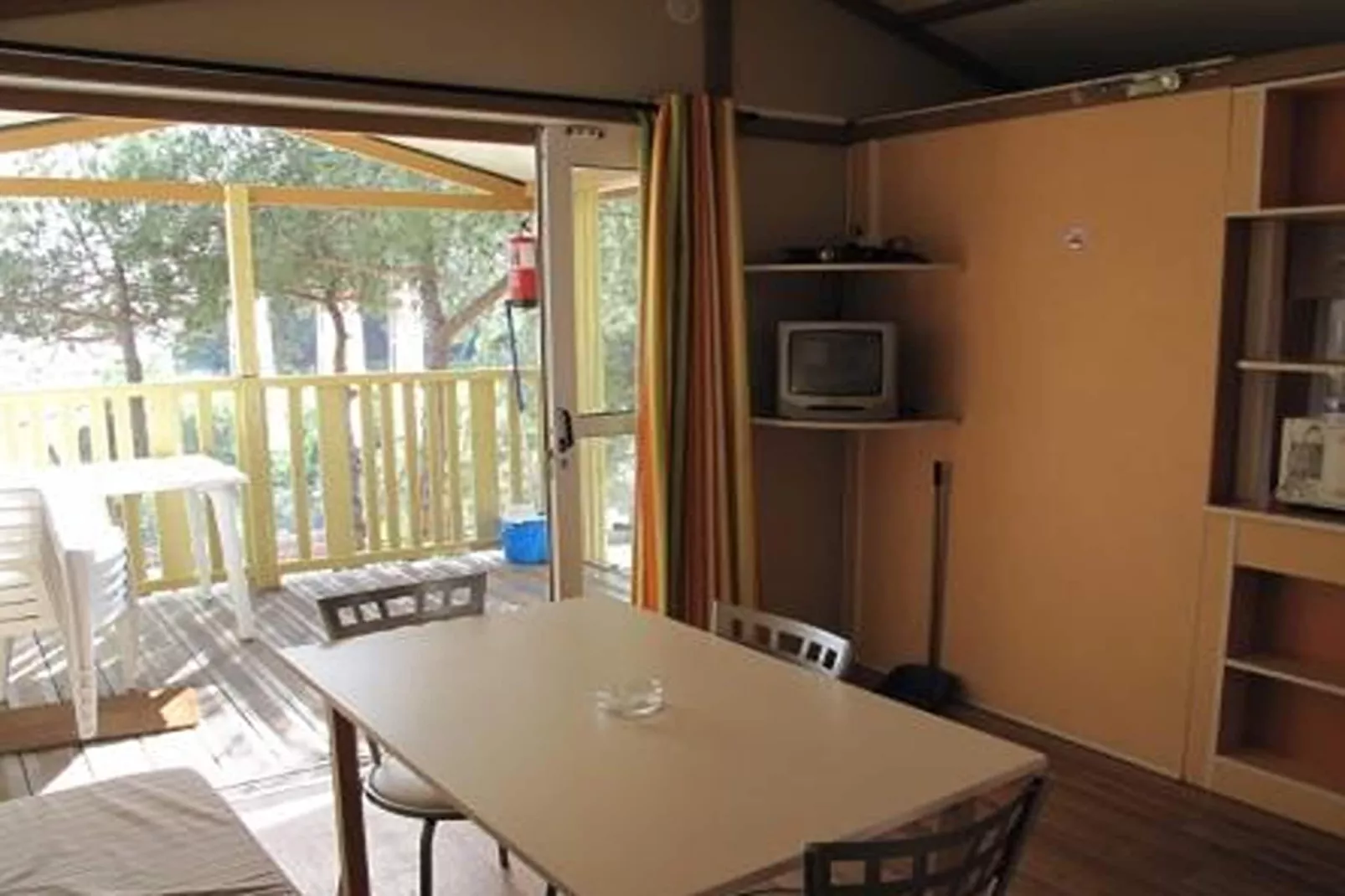 Camping Rocagrossa Bungalow 5 people-Woonkamer