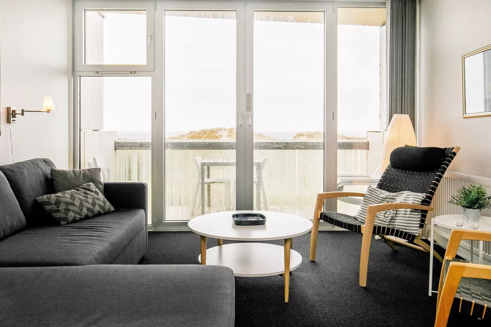 2 room w/seaview-Binnen