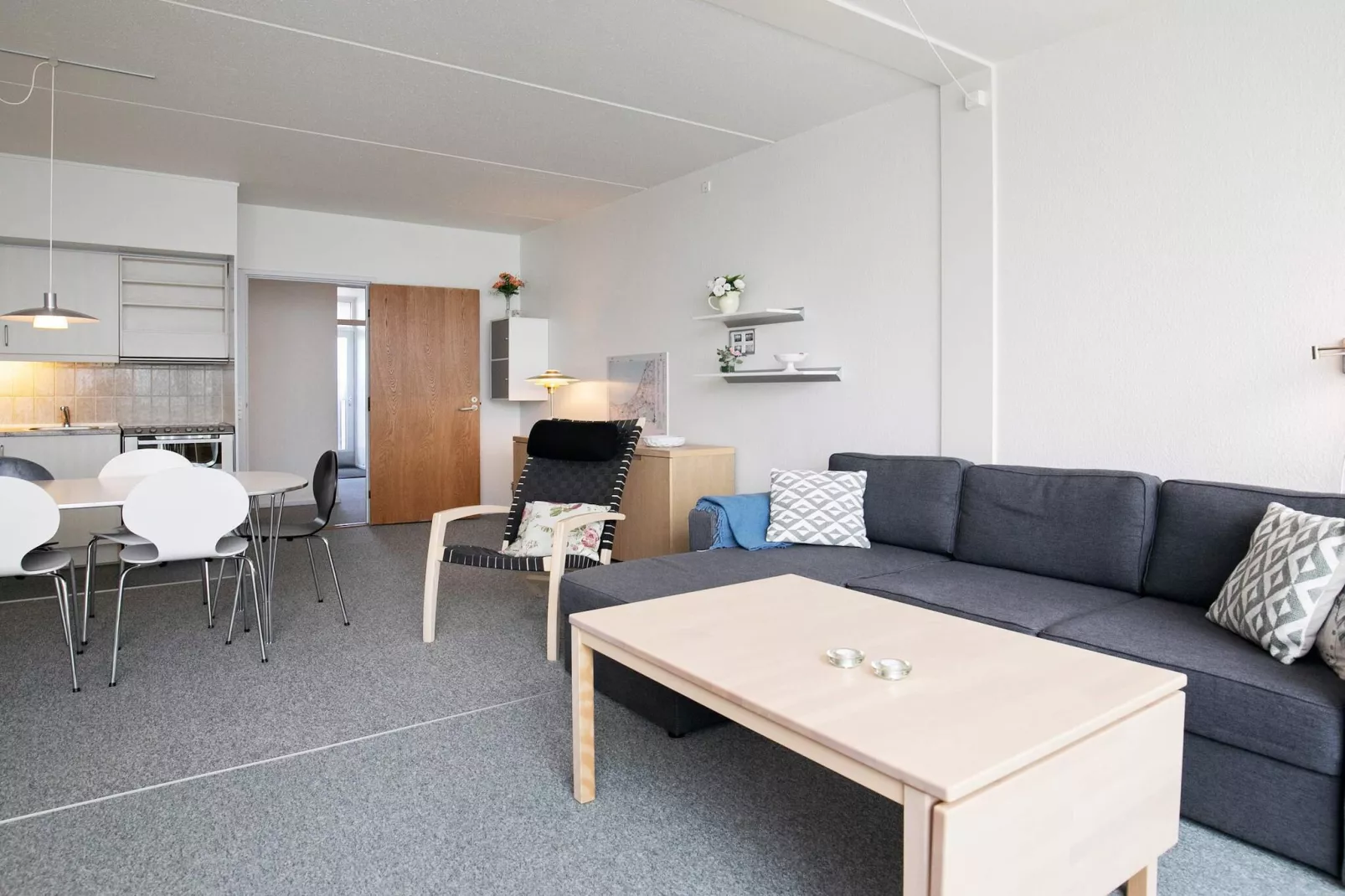 2 room w/seaview-Binnen