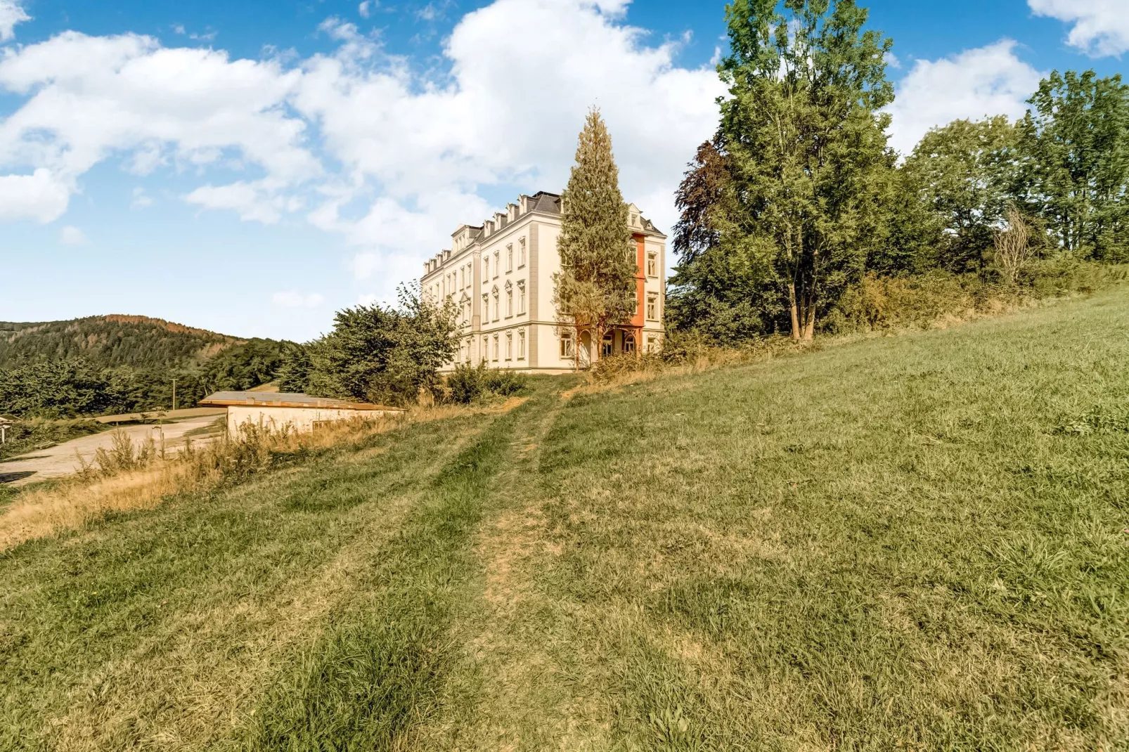 Villa im Erzgebirge-Gebieden zomer 1km