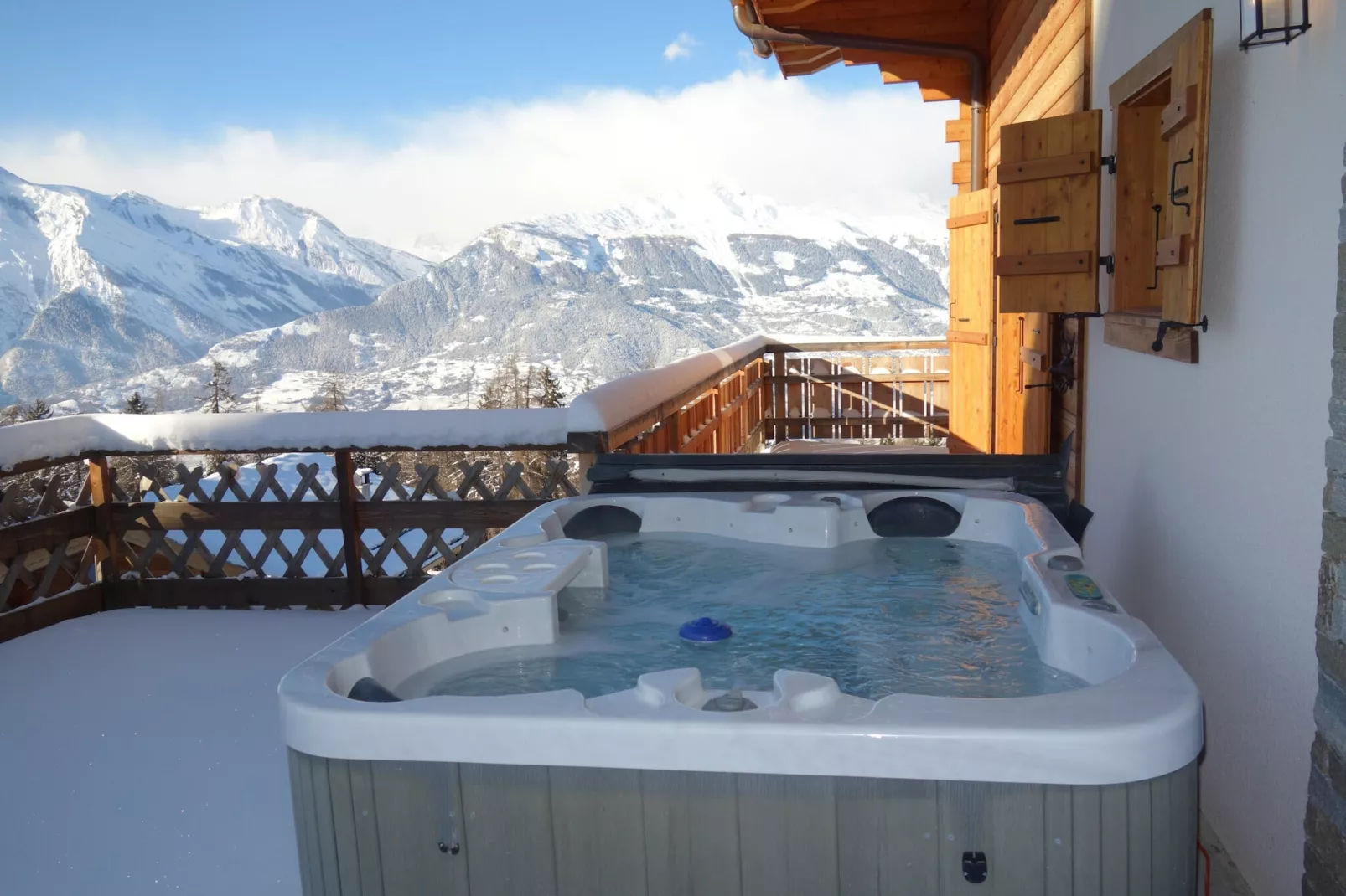 Hirondelle JACUZZI & LUXURY chalet 12 pers-Terrasbalkon