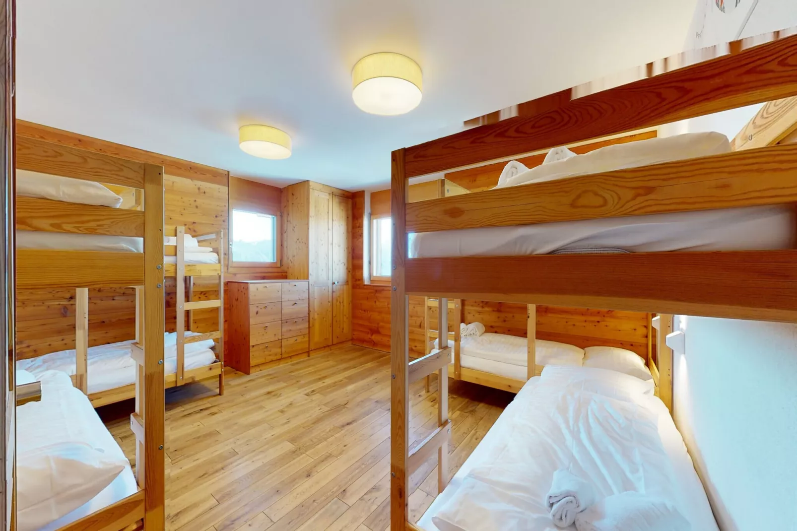 Egg SAUNA & LUXURY chalet 16 pers-Slaapkamer