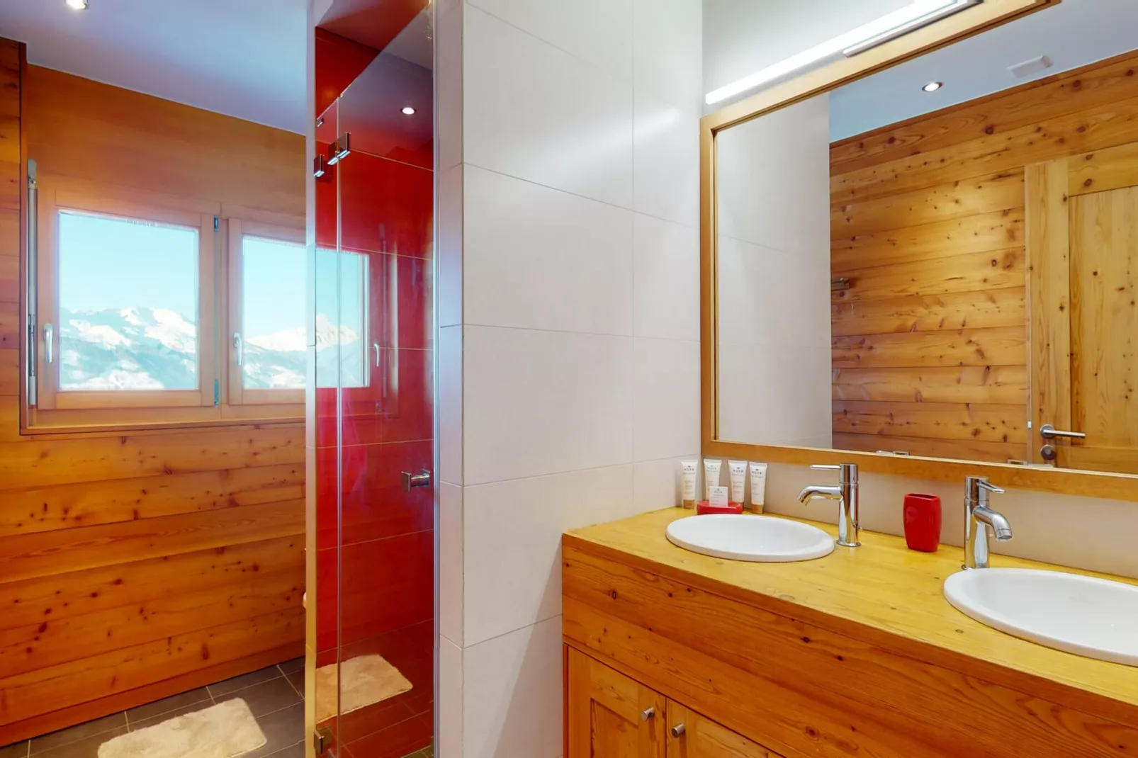 Egg SAUNA & LUXURY chalet 16 pers-Badkamer