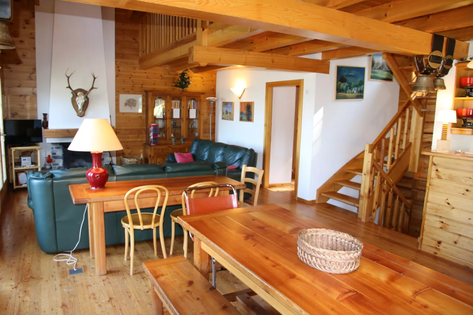 Aeolus MOUNTAIN & QUIET chalet 12 pers-Eetkamer