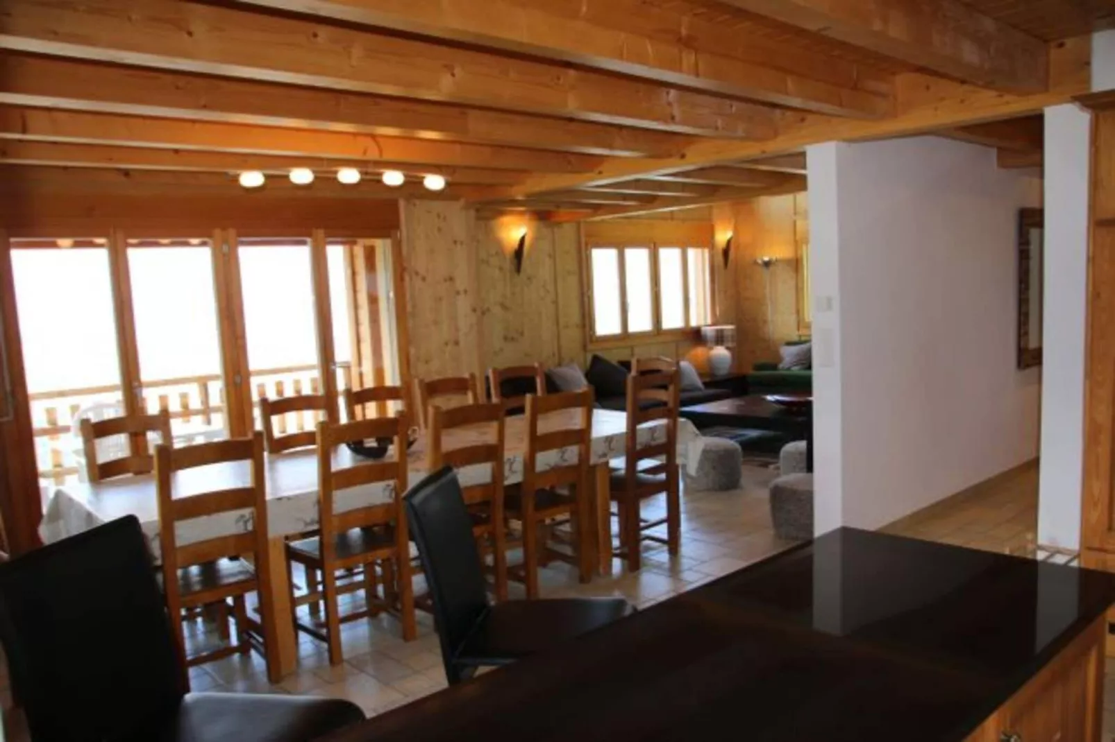 Aeolus MOUNTAIN & QUIET chalet 12 pers-Eetkamer