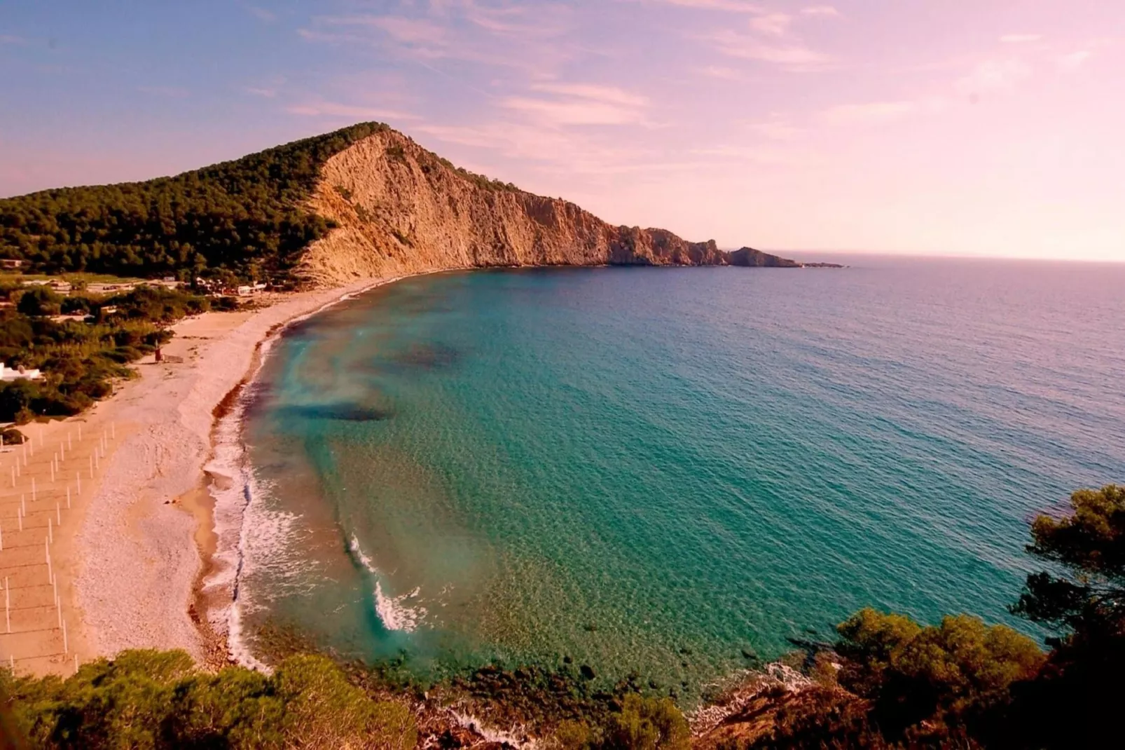 Cala Jondal Exclusive-Gebieden zomer 1km