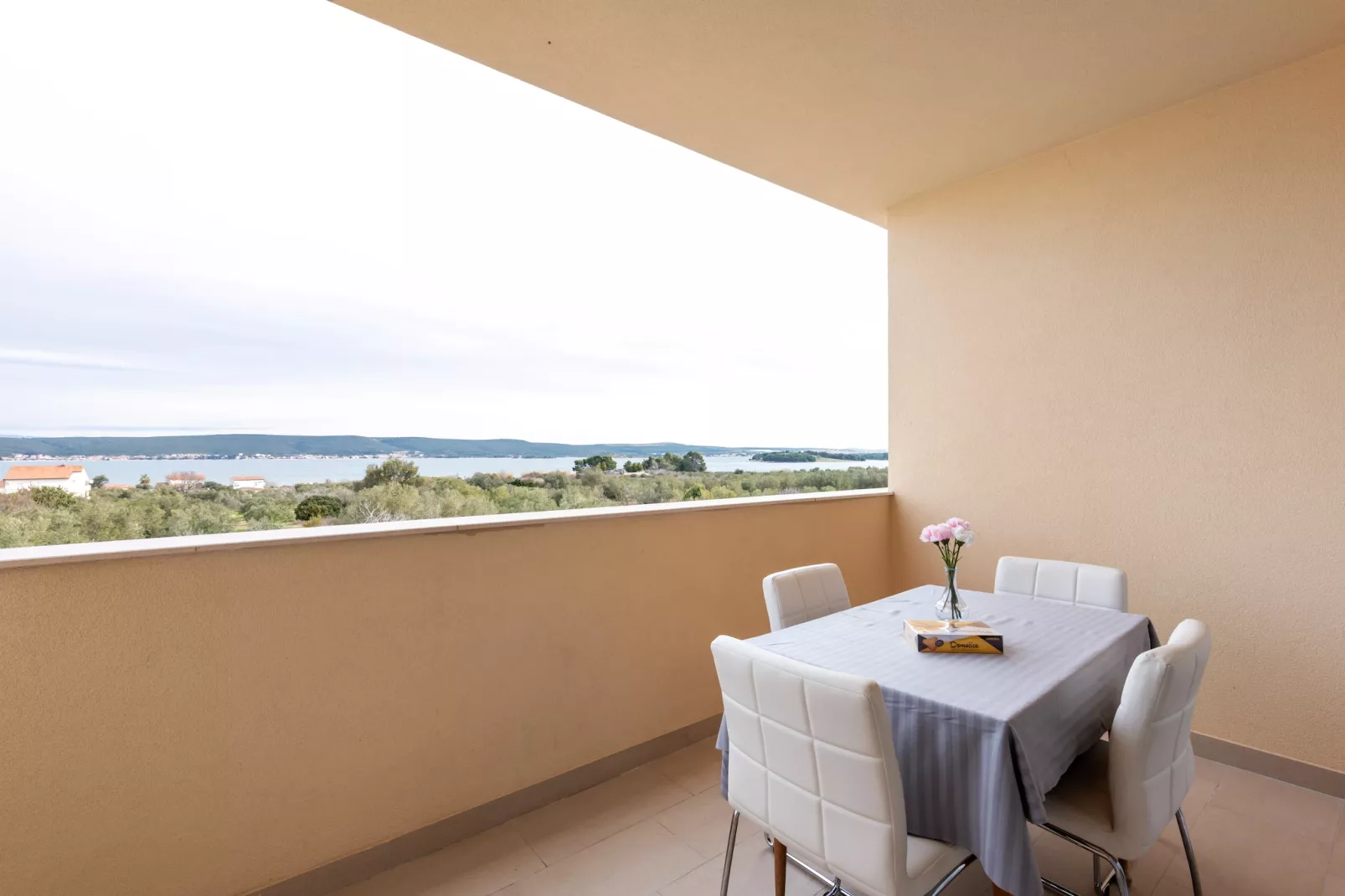 Apartment Pasman with a beautiful sea view 1-Terrasbalkon