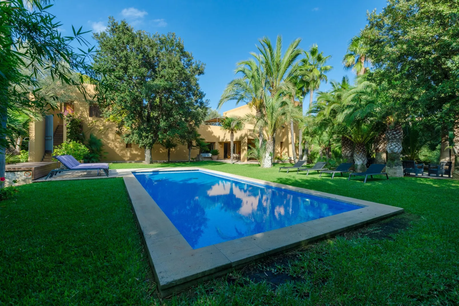 Villa Son Floriana-Buitenkant zomer