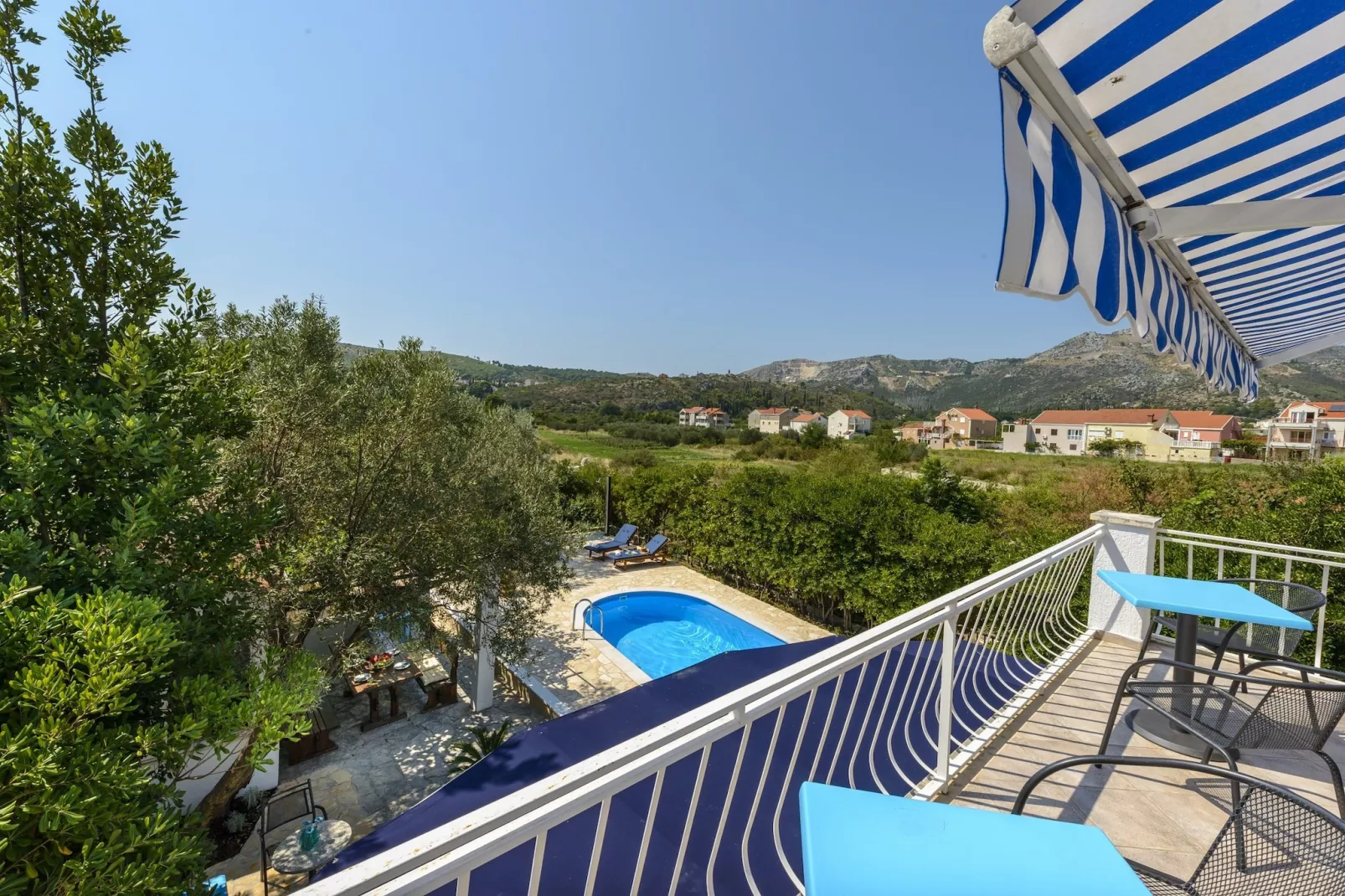 Villa Piano - Four Bedroom Villa with Terrace and Swimming Pool