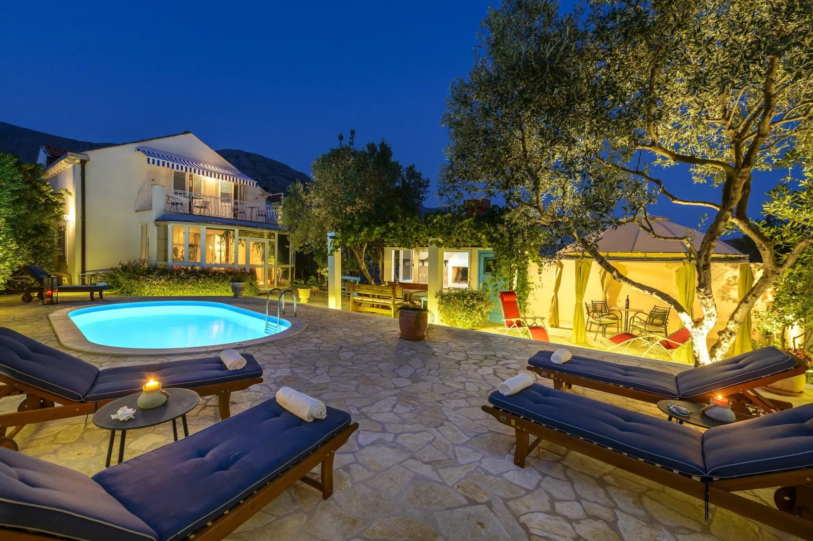 Villa Piano - Four Bedroom Villa with Terrace and Swimming Pool-Terras