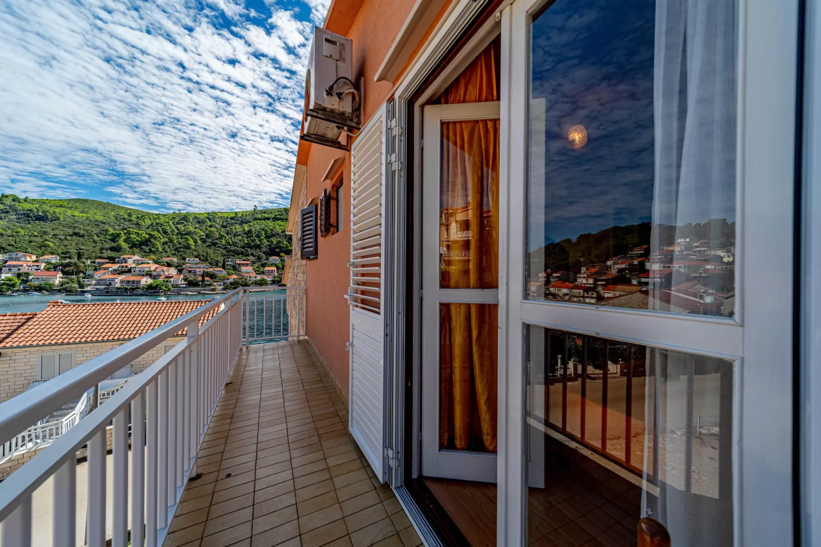 Apartments Kuzma - One-Bedroom Apartment with Balcony and Sea View-Terrasbalkon