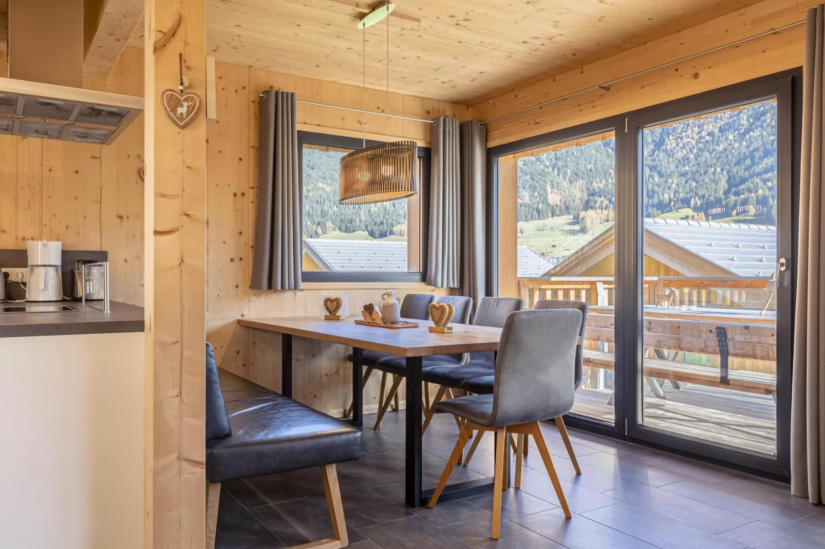 Bergeralm Chalets 1-Eetkamer