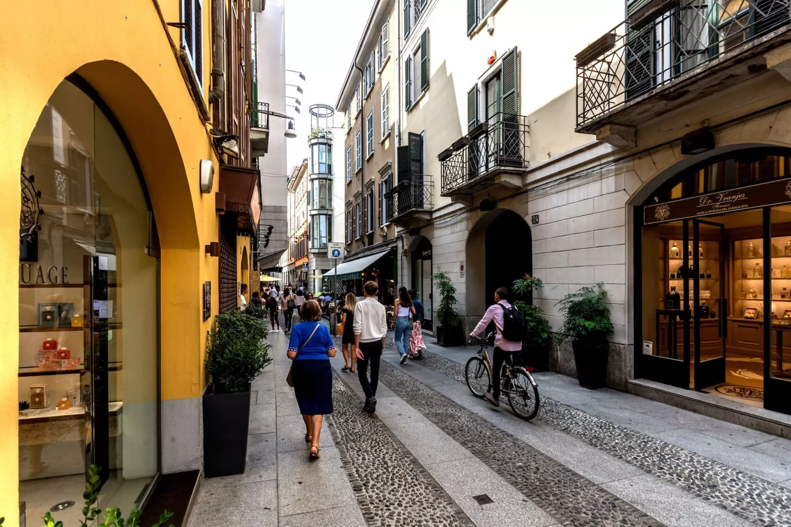 CENTRO Vicolo Fiori - Modern split-level apartment-Image-tags.