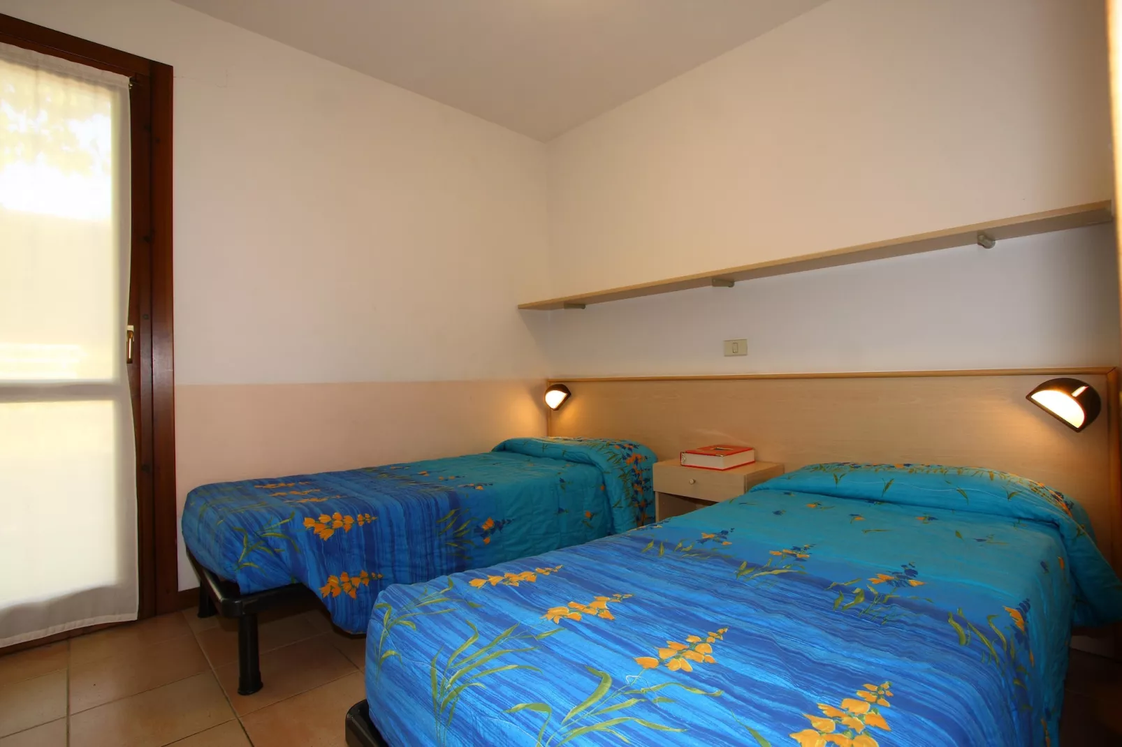 Holiday resort Piani di Clodia Lazise-Bungalow Bilo Amore-Slaapkamer