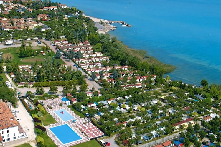 Caravanpark San Benedetto Camping Relais Peschiera / MH Family Joy-Waterzicht