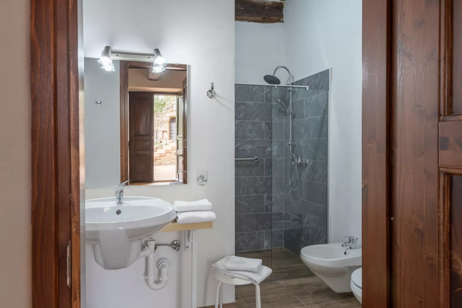 GH Borgo Pulciano in Montone - BEV2B / A2 / 2 Raum App Classic - 2 pax-Badkamer