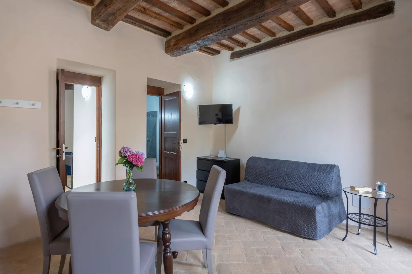 GH Borgo Pulciano in Montone - BEV2C / A2 / 2 Raum App Garten - 2 pax-Woonkamer