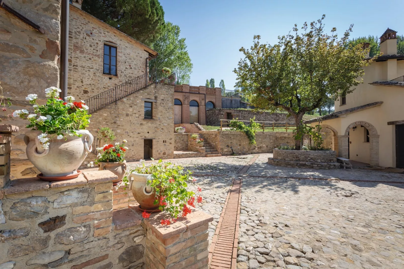 GH Borgo Pulciano in Montone - BEV2C / A2 / 2 Raum App Garten - 2 pax-Tuinen zomer