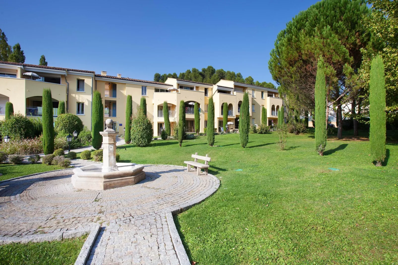 	 Résidence La Licorne de Haute-Provence 1-Buitenkant zomer