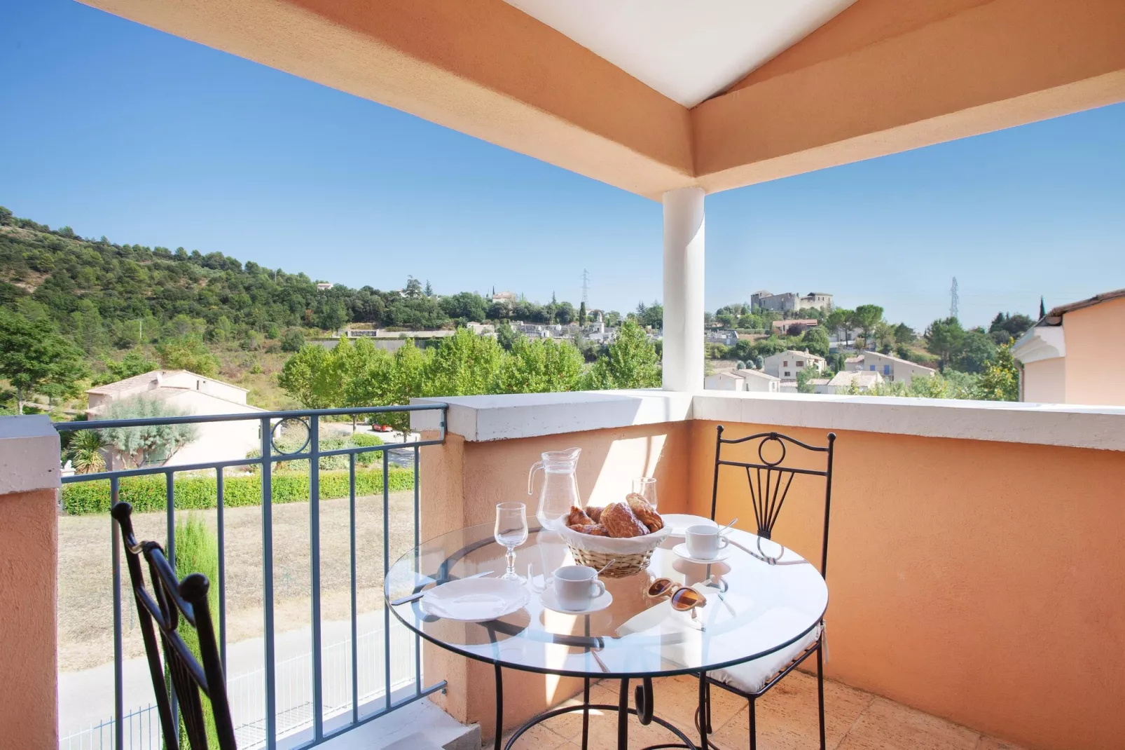 	 Résidence La Licorne de Haute-Provence 1-Uitzicht zomer