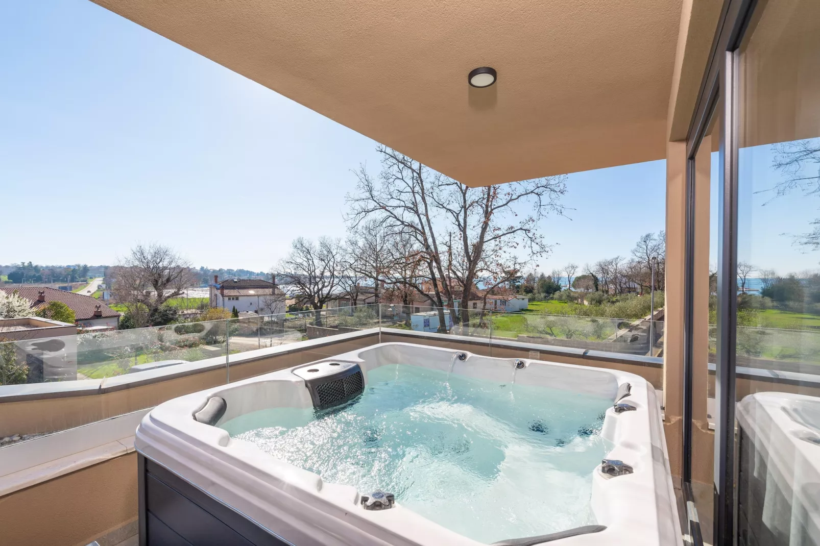 Quercus village penthouse 11 with bubble bath