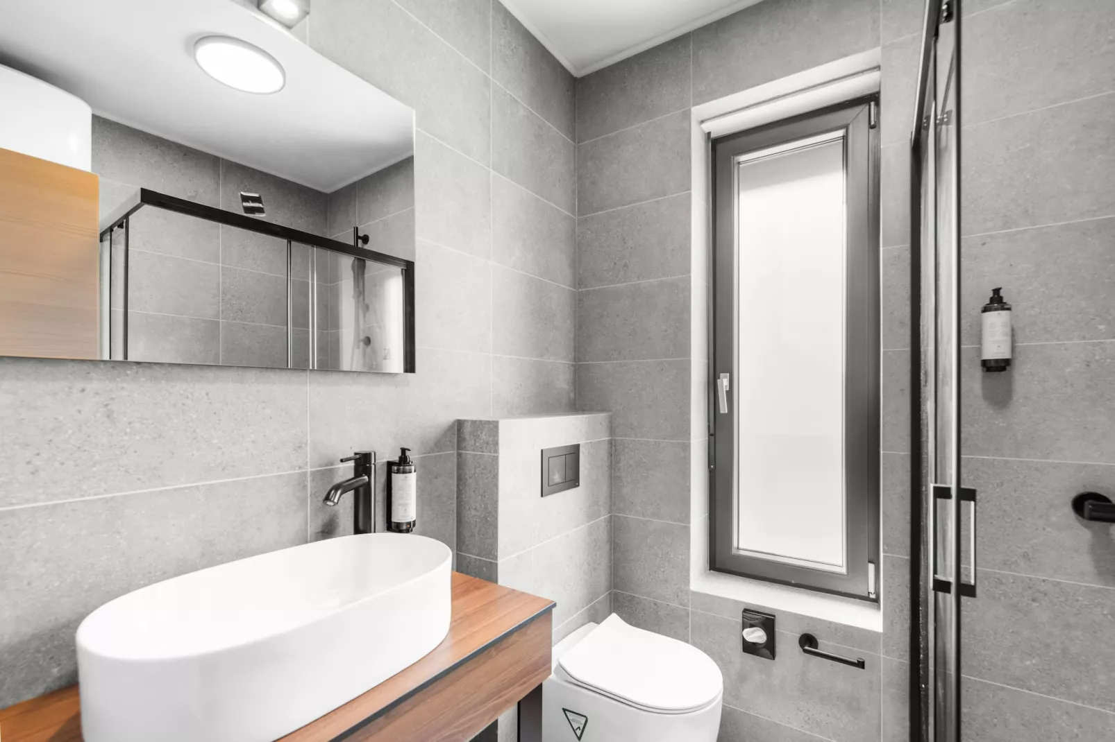 Quercus village penthouse 11 with bubble bath-Badkamer