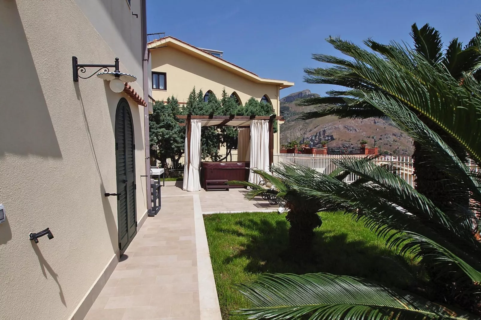 Apartments Taormina-Le Villette Agave 3 pax-Terrasbalkon