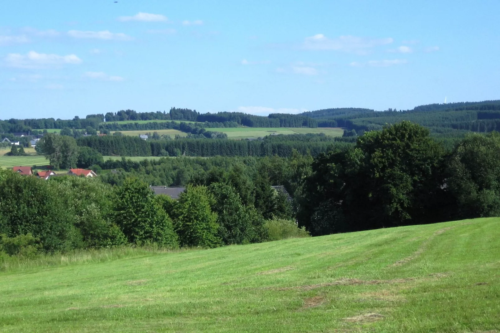 An den Wiesen-Gebieden zomer 20km