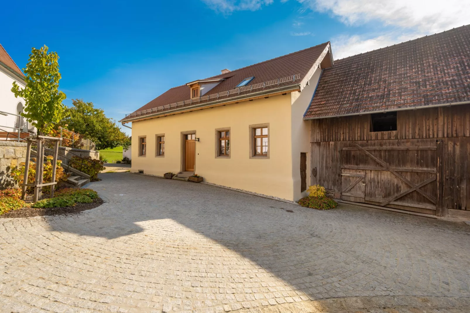 Historisches Mesnerhaus-Buitenkant zomer