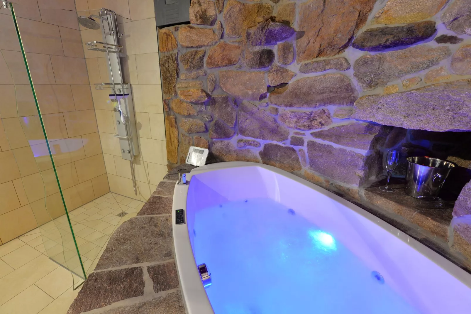 Ferienhaus mit Whirlpool und Sauna in Viechtach-Wellness