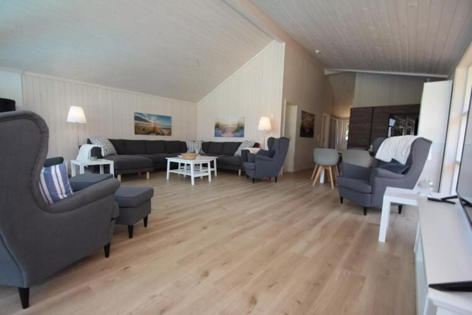 Poolhaus 140 qm-Woonkamer