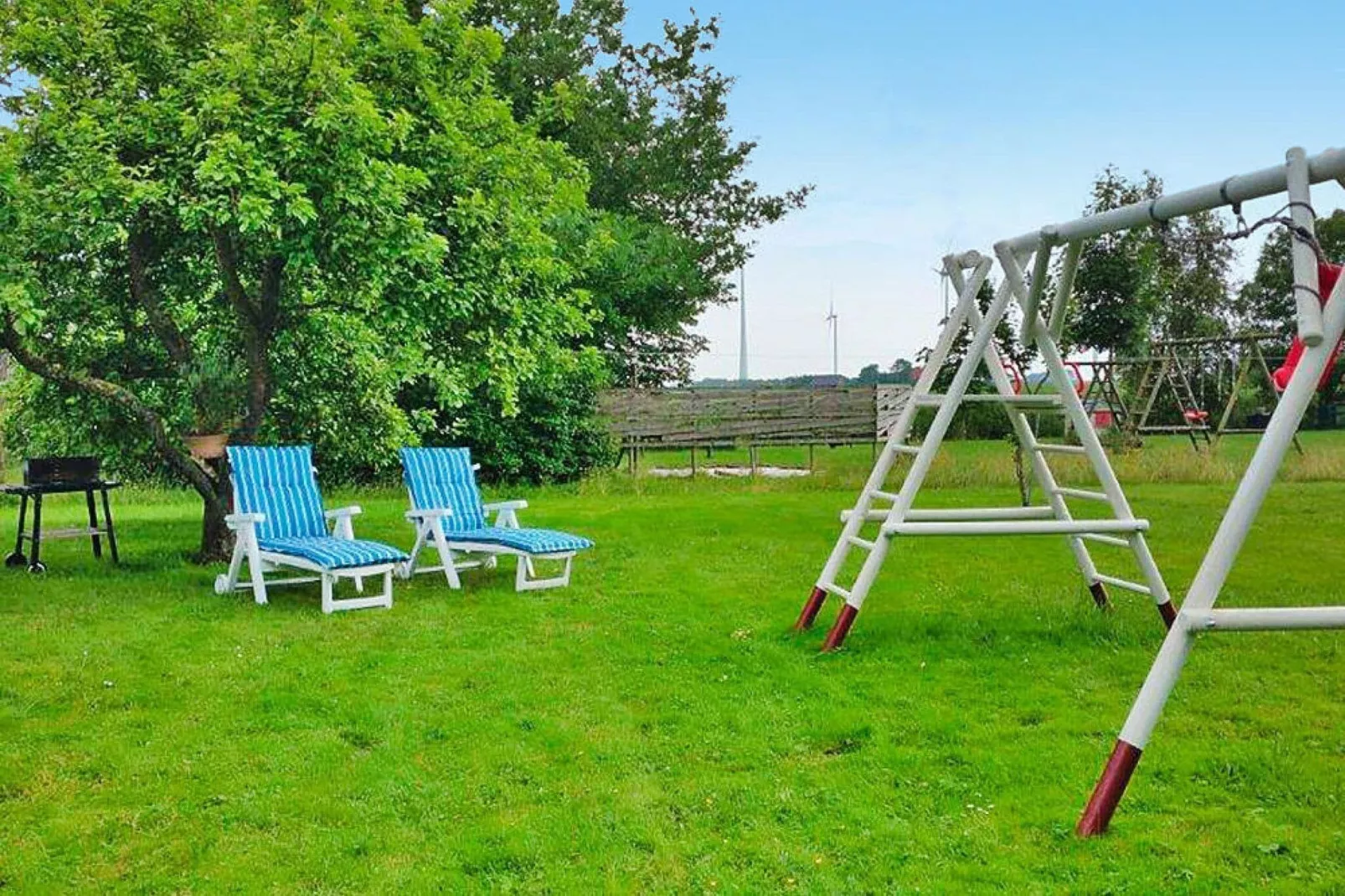 Ferienhaus mit großem Grundstück in Friederikensiel-Tuinen zomer