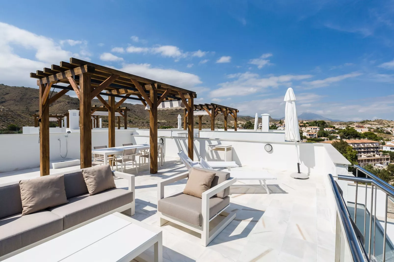 Fraai penthouse met panorama dakterras, aan zee-Terrasbalkon